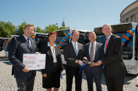 Feierliche Übergabe der neuen Busse (v. l. n. r. Saarbahn-Geschäftsführer Peter Edlinger, Saarbrücker Oberbürgermeisterin und Saarbahn-Aufsichtsratsvorsitzenden, Charlotte Britz, Konstantinos Tsiknas, Evobus, Umweltstaatssekretär Klaus Borger, Saarbahn-Geschäftsführer Norbert Reuter. Image