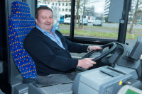 Busfahrer Rainer Becker, war einer der Saarbahn-Mitarbeiter, die Anfang November die neuen Busse in Mannheim vom Werk abholten: „Die Busse sind auf höchstem technischen Stand und bieten einen hohen Fahrkomfort: Vom Lenkrad bis zu den Sitzen ist alles vers Image