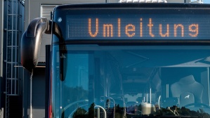 Umleitung der Linie 142 wegen Vollsperrung der Rathausstraße in Riegelsberg Umleitung