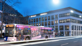 MAN-Bus vor dem Rathaus Saarbrücken, 2015 Bus