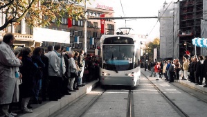 Am 24. Oktober 1997 erfolgte die Jungfernfahrt der Saarbahn in Saarbrücken Jungfernfahrt 24.10.1997