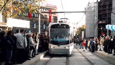 Am 24. Oktober erfolgte die Jungfernfahrt der Saarbahn in Saarbrücken Image