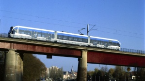1997, Die Saarbahn auf ihrem Weg nach Sarreguemines über die Europa-Brücke Saarbahn nach Sarreguemines