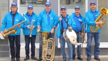 Marching-Band "Saarländer Spitzbuben" vor dem SSC Image