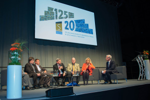 Talkrunde - Moderation Joachim Weyand - mit Dominique Limbach, Daniel Bürtel, Peter Edlinger, Thomas Krämer und Charlotte Britz (von links