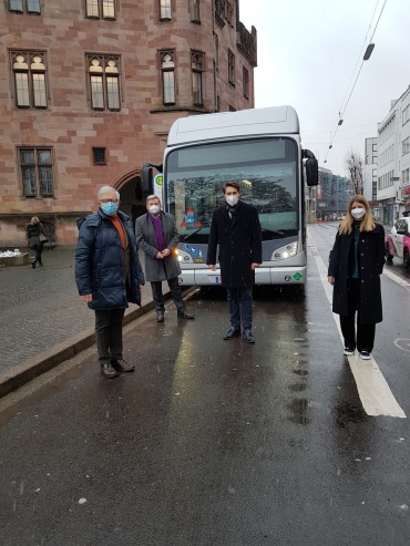 Der Wasserstoffbus am Rathaus in Saarbrücken Image