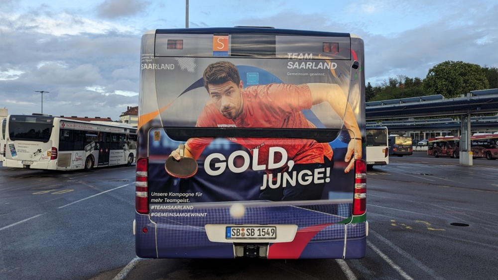 Heckflächenwerbung #TeamSaarland Heckflächenwerbung auf einem Bus