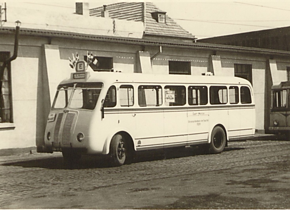 Ein Autobus der Marke Berliet Typ PCK 7 kurz vor seinem Einsatz zur ersten Saarmesse 1950 Ein Autobus der Marke Berliet Typ PCK 7 kurz vor seinem Einsatz zur ersten Saarmesse 1950