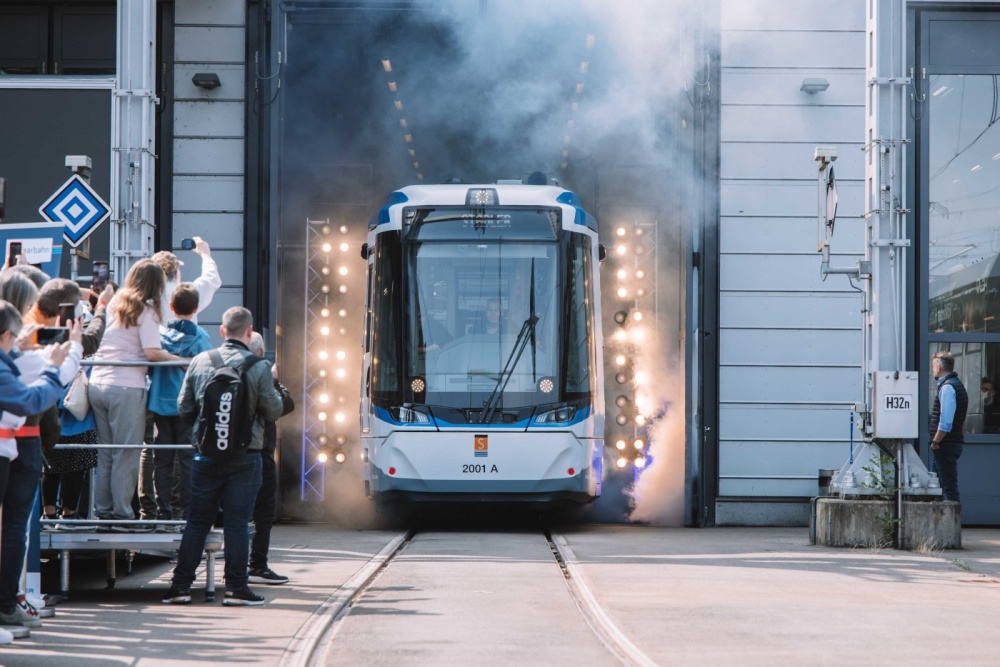 Veranstaltung - Erstes Fahrzeug erreicht Saarbrücken Veranstaltung - Erstes Fahrzeug erreicht Saarbrücken
