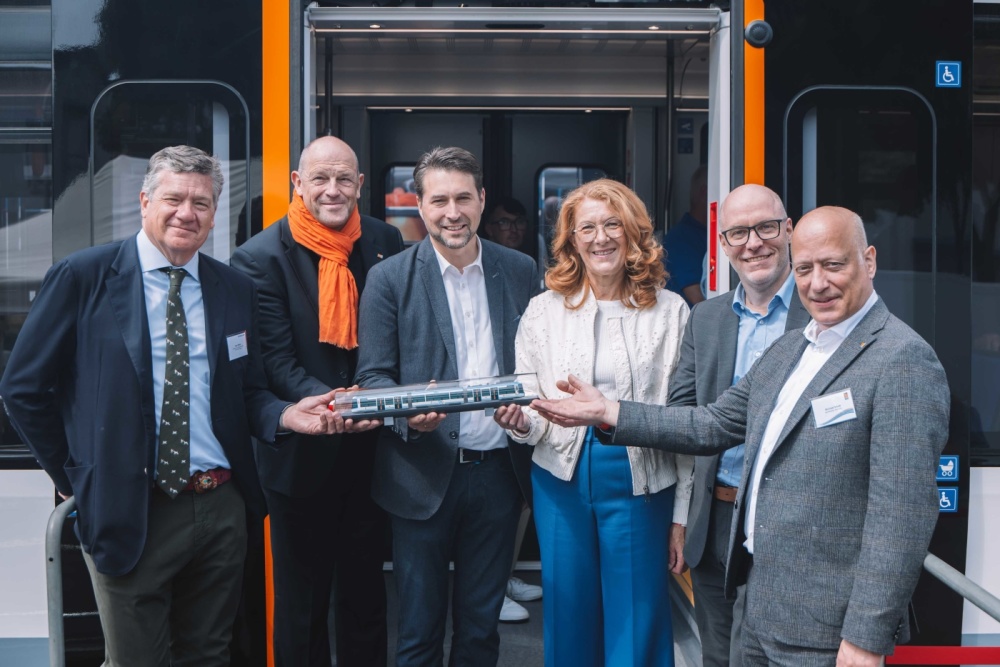 Veranstaltung - Erstes Fahrzeug erreicht Saarbrücken Veranstaltung - Erstes Fahrzeug erreicht Saarbrücken