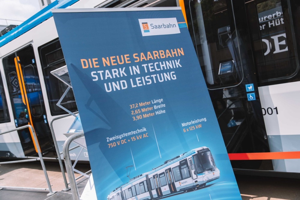 Veranstaltung - Erstes Fahrzeug erreicht Saarbrücken Veranstaltung - Erstes Fahrzeug erreicht Saarbrücken