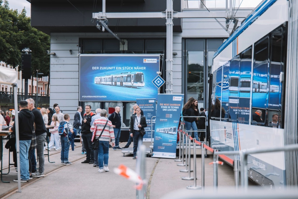 Veranstaltung - Erstes Fahrzeug erreicht Saarbrücken Veranstaltung - Erstes Fahrzeug erreicht Saarbrücken