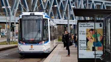 Neue TramTrain an der Haltestelle Römerkastell - Foto Saarbahn/Iris Maurer Image